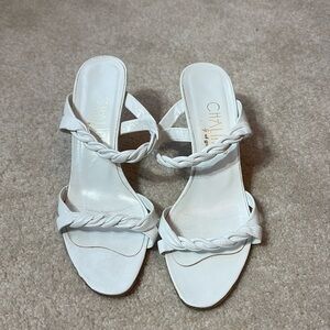 🧤 Chalini by el Greco white leather twisted two strap 2.5 inch heels